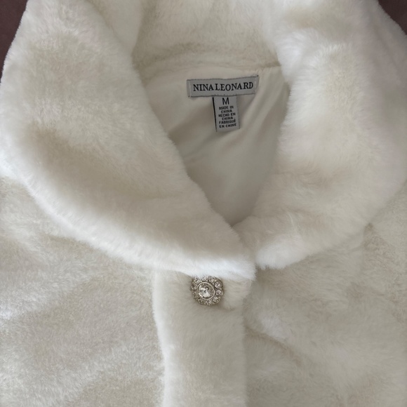 Girls Fur Cape - Picture 8 of 8